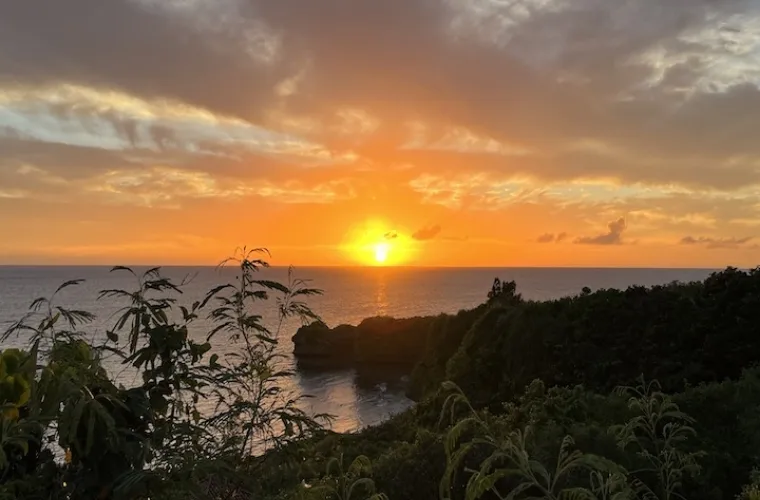 水平線に沈む夕日は絶景。