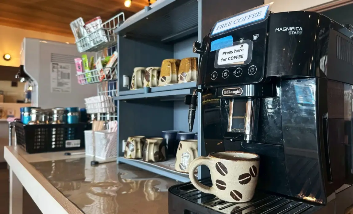 コーヒーやスープなど無料でご提供。つい長居したくなる空間です